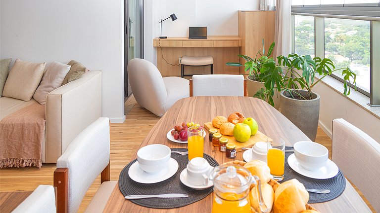 White | 1 Bedroom | Parking Space | 66m² | Daily Cleaning