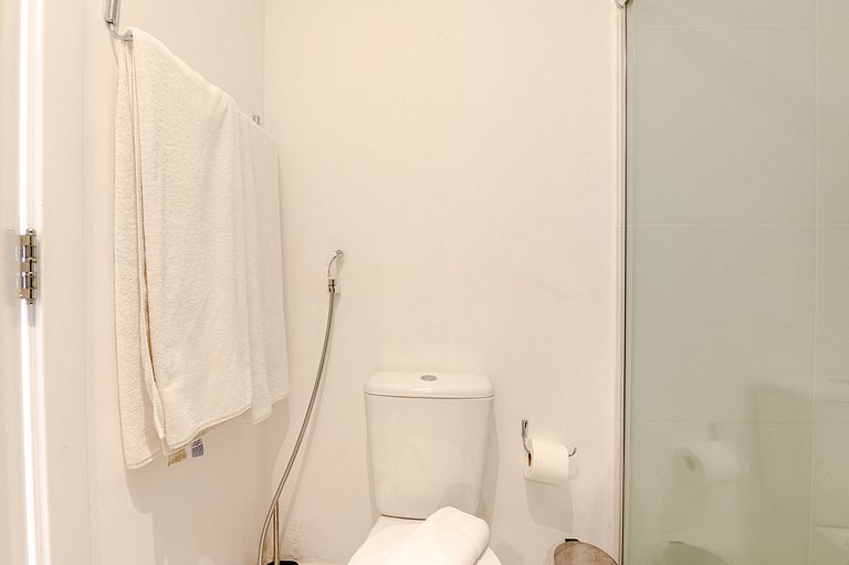 White | 1 Bedroom | Parking Space | 75m² | Daily Cleaning