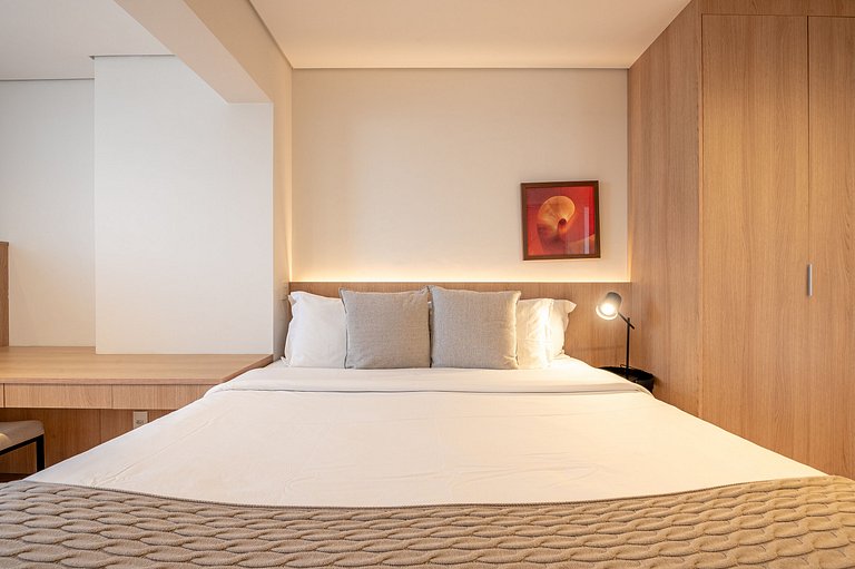 White | 1 Bedroom | Parking Space | 75m² | Daily Cleaning