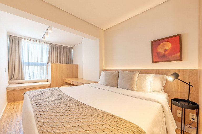 White | 1 Bedroom | Parking Space | 75m² | Daily Cleaning