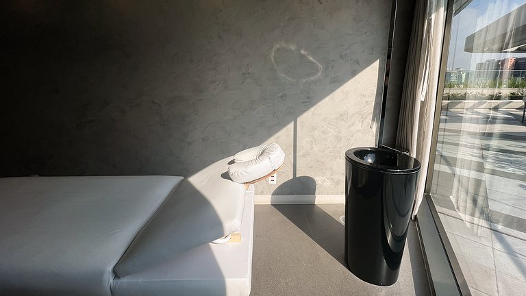 White | Estúdio | com vaga | 39m² | Arrumação Diária